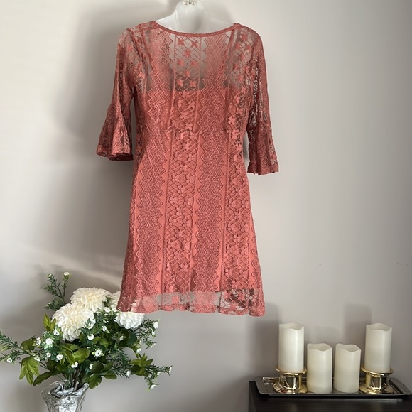 MinkPink muted coral two piece dress with slip and lace overlay - Picture 3 of 8